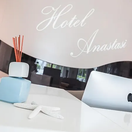 ホテル Anastasi E 3*